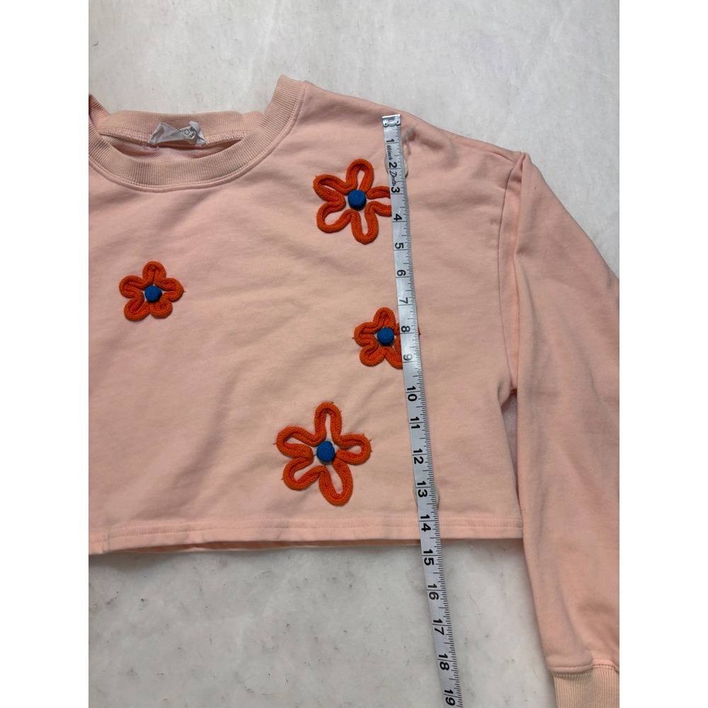 Everyday Chic Boutique Cropped‎ Sweatshirt Peach Flower Applique Size M - Picture 5 of 8